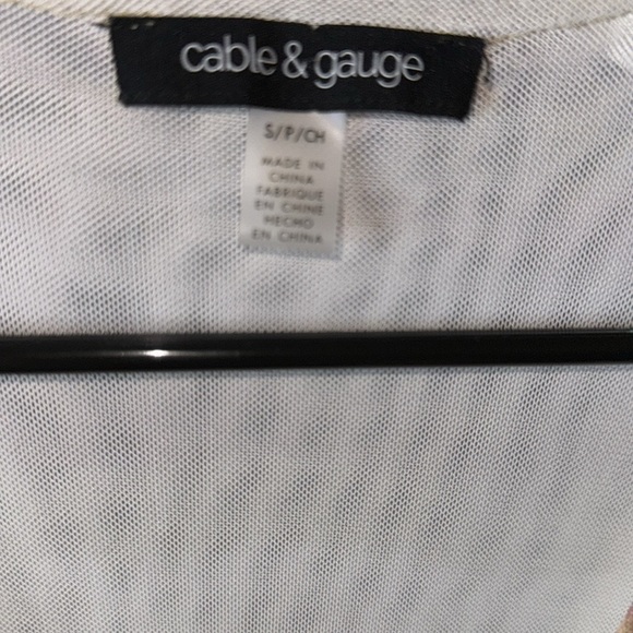 Cable & Gauge EUC 3/4 Sleeve V Neck Womens Size Small Fitted Stretch Blouse - Picture 3 of 4